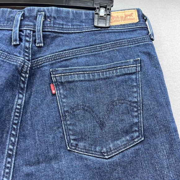 Levi's Women's Jean Shorts Size 12 W31 Medium Wash - Picture 8 of 11